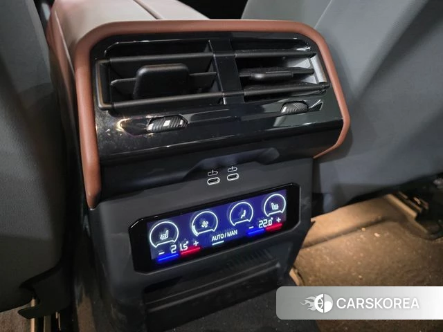 BMW 5 Series (G60) 2025 Серебристо-серый из Кореи, фото 4