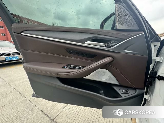 BMW 5 series 2022 Белый из Китая, фото 4