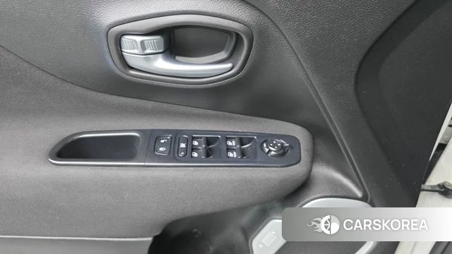 Jeep Renegade 2018 Белый из Кореи, фото 4