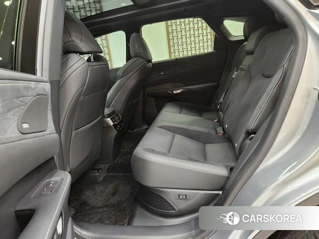 Lexus RX500h 5th generation 2024 Светло-серебряный цвет из Кореи, фото 4
