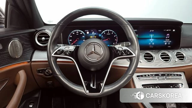 Mercedes-Benz E-Class W213 2023 Черный из Кореи, фото 4