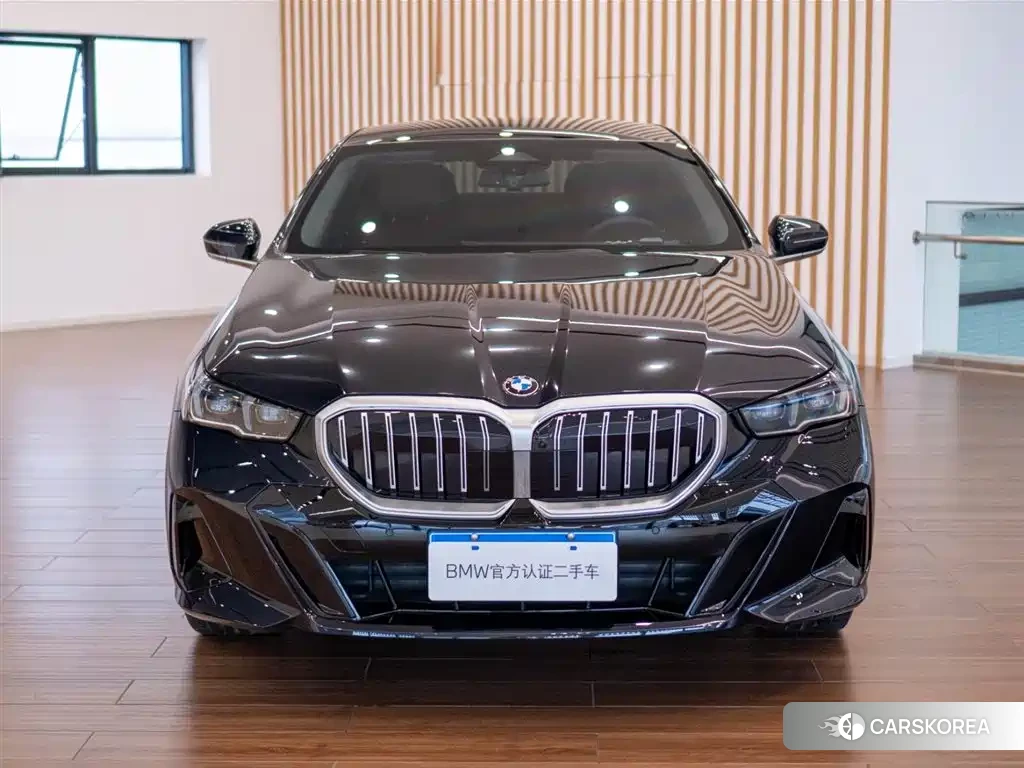 BMW 5 series 2026 Черный из Китая, фото 4