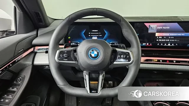 BMW 5 Series (G60) 2025 Белый из Кореи, фото 4