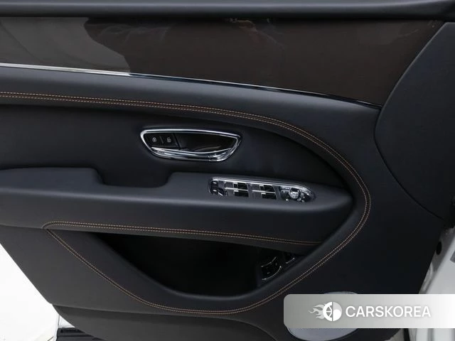 Bentley Bentayga 2025 Белый из Кореи, фото 4