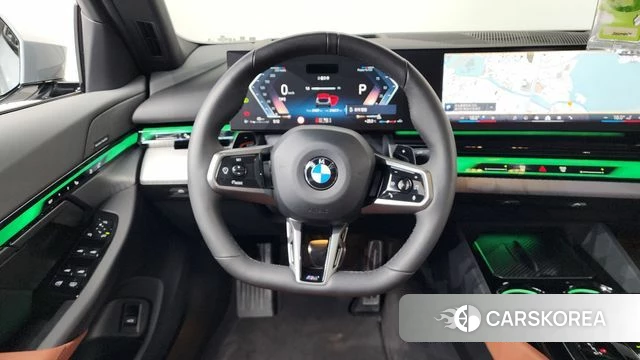 BMW 5 Series (G60) 2025 Цвет галактики из Кореи, фото 4