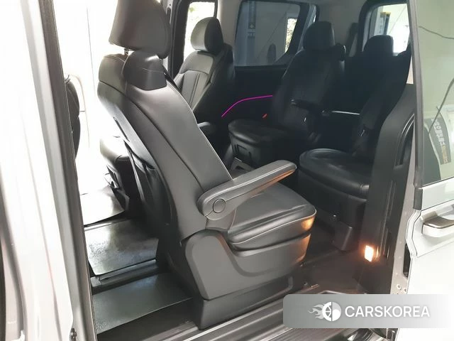 Hyundai Staria 2021 Серебристо-серый из Кореи, фото 4