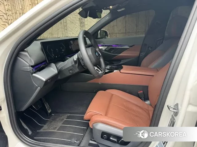 BMW 5 Series (G60) id 2485971 из Кореи 4