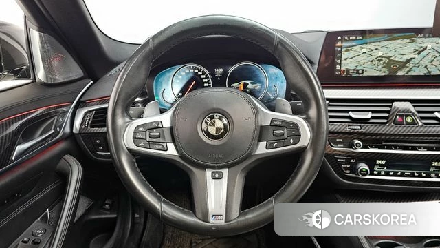 BMW 5 Series (G30) 2018 Белый из Кореи, фото 4