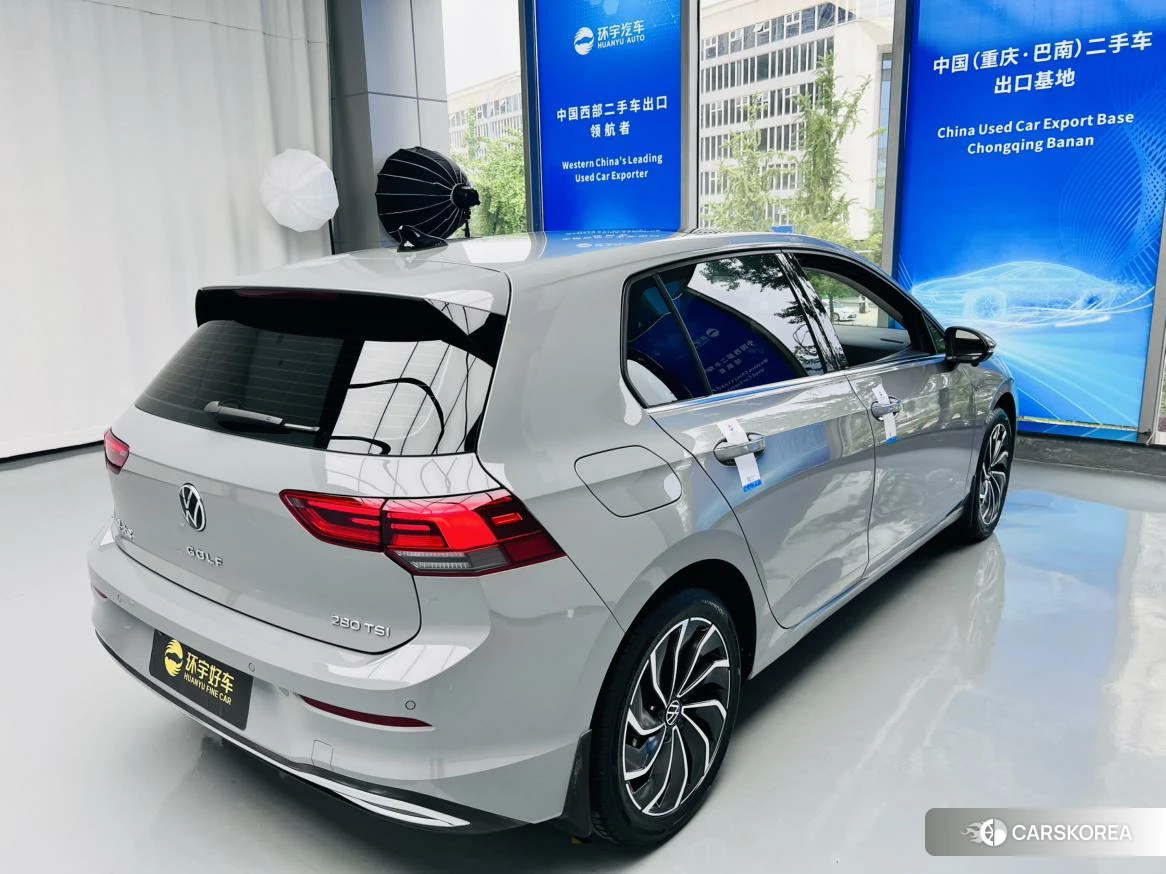 Volkswagen Golf 2023 Серебристо-серый из Китая, фото 4