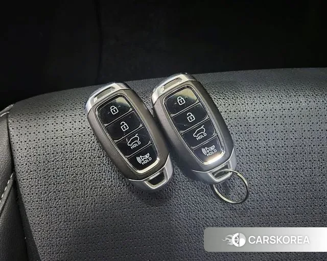 Hyundai Kona 2018 Серебристо-серый из Кореи, фото 4