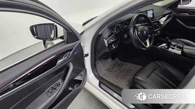 BMW 5 Series (G30) 2018 Белый из Кореи, фото 4