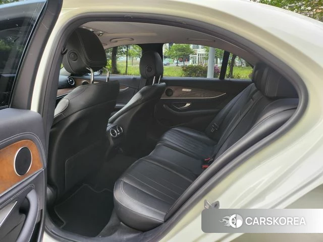 Mercedes-Benz E-Class W213 2018 Белый из Кореи, фото 4