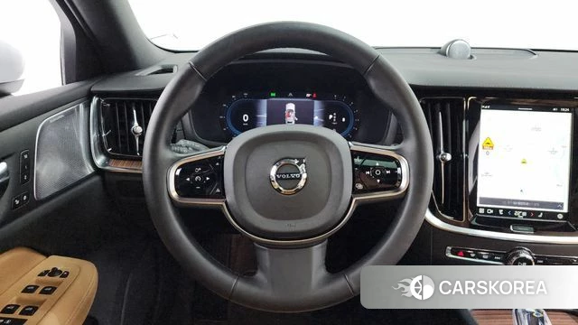 Volvo V60 Cross-Country 2nd Generation 2025 Белый из Кореи, фото 4