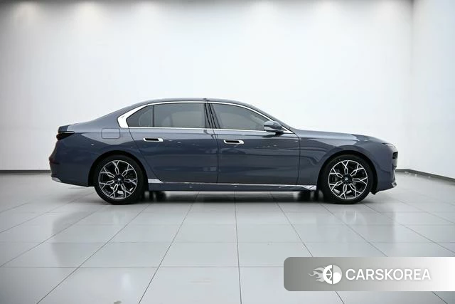 BMW 7 series 2025 Темно-серый из Китая, фото 4