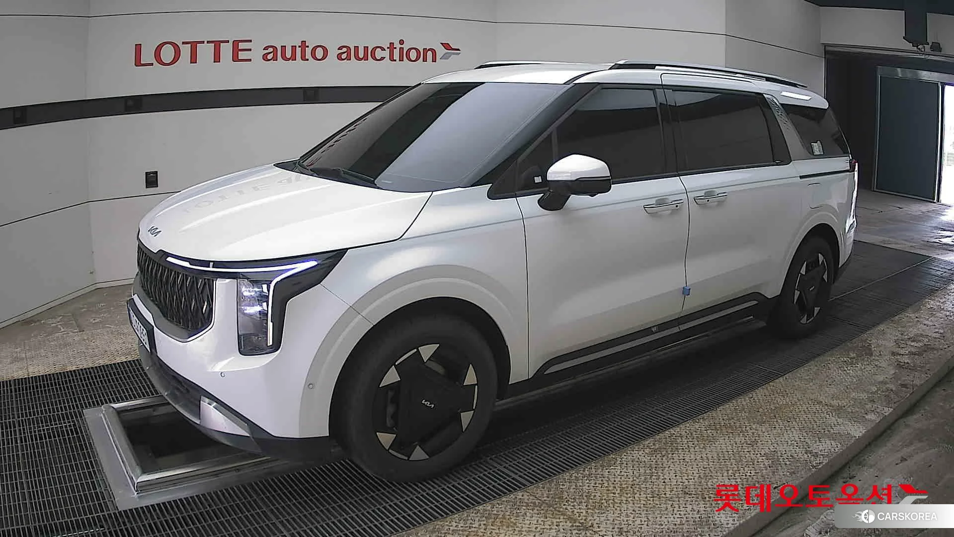 Kia Carnival Hybrid 2025 Snow White Pearl из Кореи, фото 4