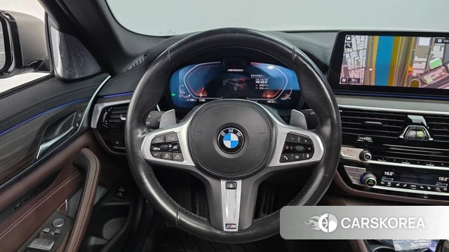BMW 5 Series (G30) 2021 Белый из Кореи, фото 4