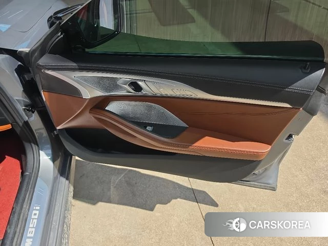BMW 8 Series (G15) 2022 Серебристо-серый из Кореи, фото 4