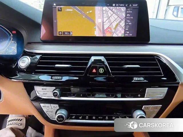 BMW 5 Series (G30) 2020 Серебристо-серый из Кореи, фото 4