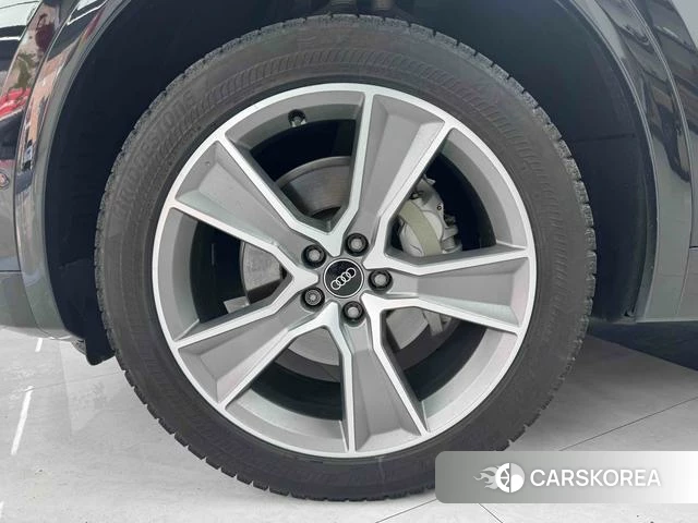 Audi Q5L 2021 Черный из Китая, фото 4