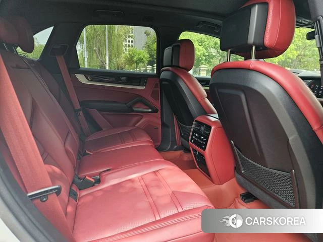 Porsche Cayenne 2024 Белый из Китая, фото 4