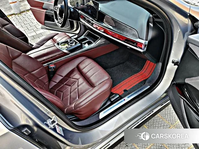 BMW 7 Series (G70) 2023 Песочный из Кореи, фото 4