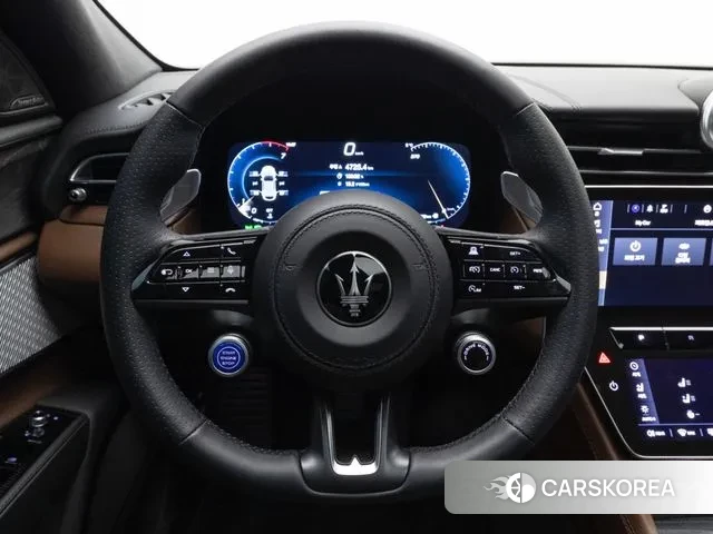 Maserati Grecale 2024 Светло-серебряный цвет из Кореи, фото 4