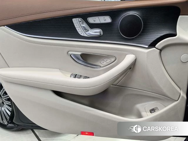 Mercedes-Benz E-class 2021 Черный из Китая, фото 4