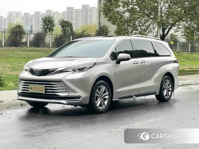 Toyota Saina 2022 Серебристо-серый из Китая, фото 4