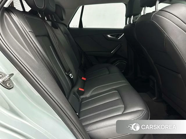 Audi Q2L 2021 Серебристо-серый из Китая, фото 4