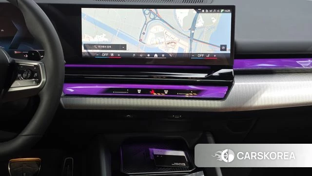 BMW 5 Series (G60) 2025 Светло-серебряный цвет из Кореи, фото 4