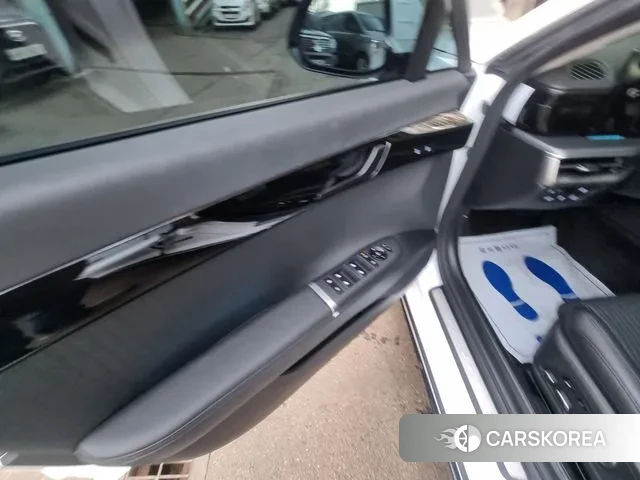 Hyundai Grandeur Hybrid (GN7) 2023 Белый из Кореи, фото 4