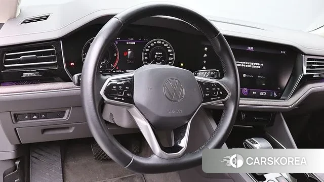 Volkswagen Touareg 3rd generation 2021 Серый из Кореи, фото 4