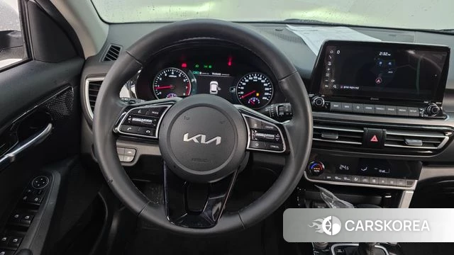 Kia Seltos 2022 Белый из Кореи, фото 4