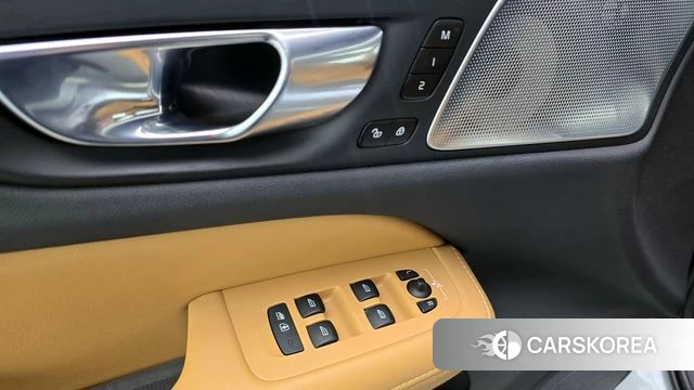 Volvo V60 Cross-Country 2nd Generation 2021 Белый из Кореи, фото 4
