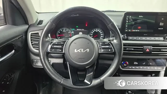 Kia Seltos 2022 Белый из Кореи, фото 4