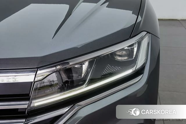 Volkswagen Touareg 2019 Темно-серый из Китая, фото 4