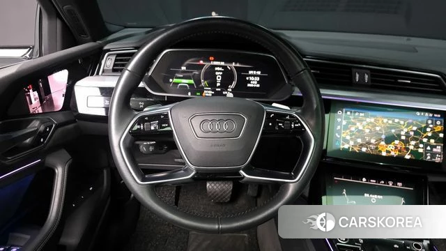 Audi e-Tron 2021 Белый из Кореи, фото 4