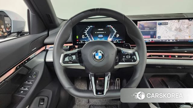 BMW 5 Series (G60) 2025 Светло-серебряный цвет из Кореи, фото 4