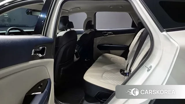 Kia Sportage 5th Generation Hybrid 2023 Белый из Кореи, фото 4