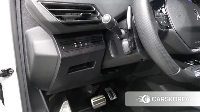 Peugeot 5008 second generation 2023 Белый из Кореи, фото 4