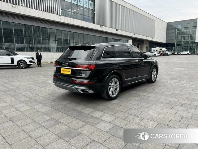 Audi Q7 2024 Черный из Китая, фото 4