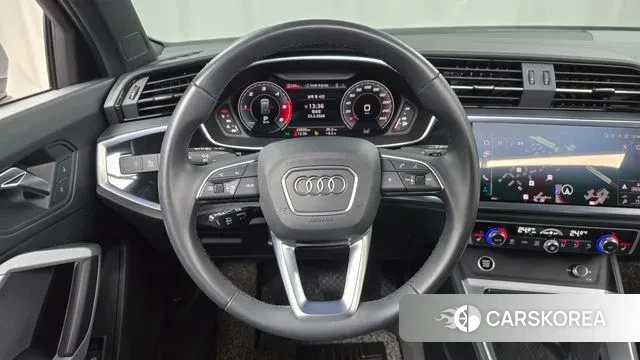 Audi Q3 (F3) 2023 Белый из Кореи, фото 4