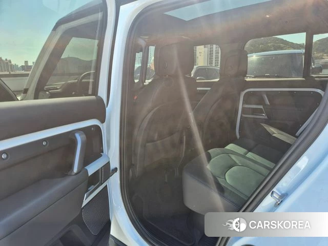 Land Rover Defender (L663) 2024 Белый из Кореи, фото 4