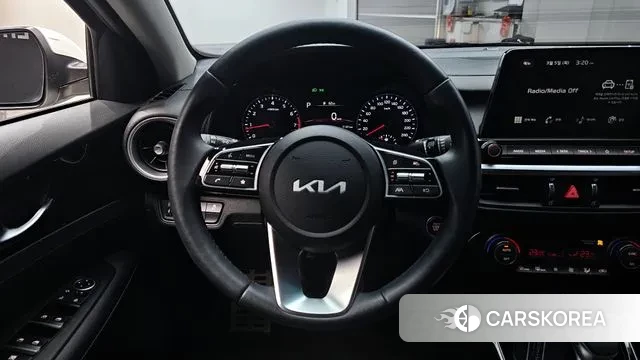 Kia The New K3 2nd generation 2023 Белый из Кореи, фото 4