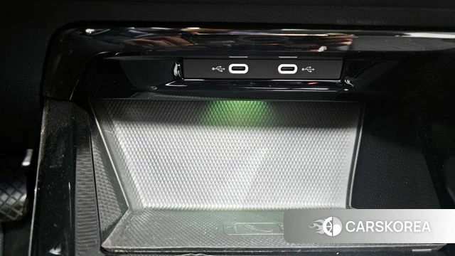 Volkswagen Golf 8th Generation 2023 Белый из Кореи, фото 4