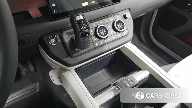 Land Rover Defender (L663) 2024 Белый из Кореи, фото 4