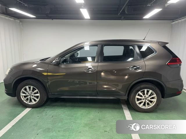 Nissan Qijun 2018 Темно-серый из Китая, фото 4