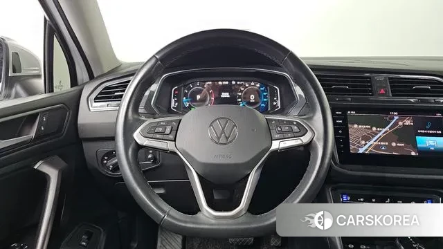 Volkswagen Tiguan Allspace 2023 Белый из Кореи, фото 4