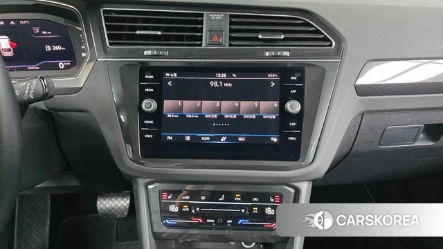 Volkswagen Tiguan second Generation 2022 Белый из Кореи, фото 4