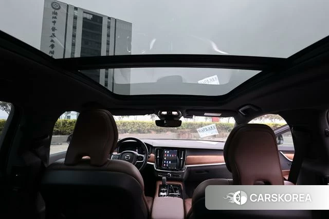 Volvo S90 PHEV 2022 Темно-серый из Китая, фото 4